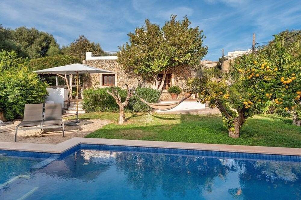 Villa Can Massienet, charming village house with pool and clear views in Búger in Búger, Majorca Center