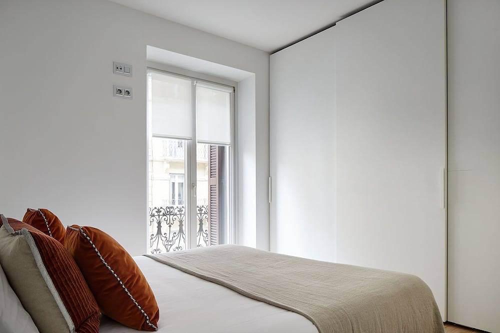 Entire apartment, Easo Suite 2B in Playa de la Concha, San Sebastian