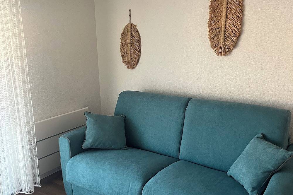 Entire apartment, Small cocoon of 33m2, beautiful sea view, 50 m from the beach in Sainte Cécile Plage, Camiers