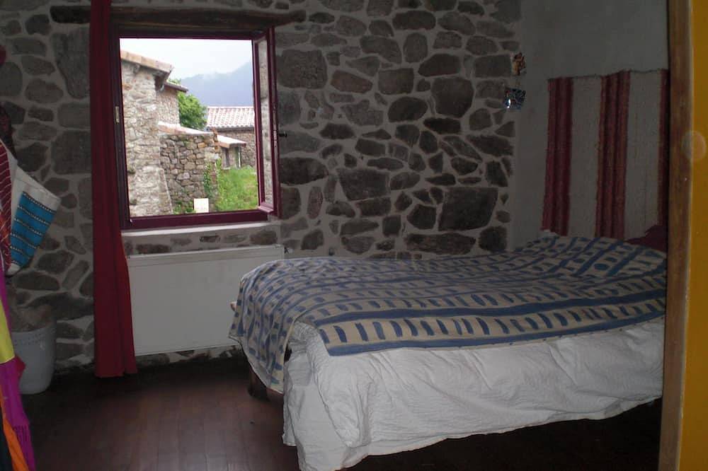 Warm and welcoming family home in Laboule, Parc naturel régional des Monts d'Ardèche