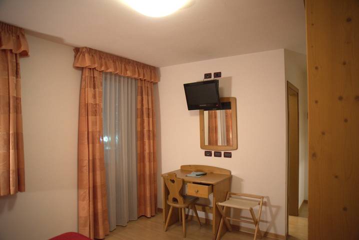 Room '3' with Mountain View, Shared Garden and Wi-Fi in Auronzo di Cadore, Dolomiti Superski