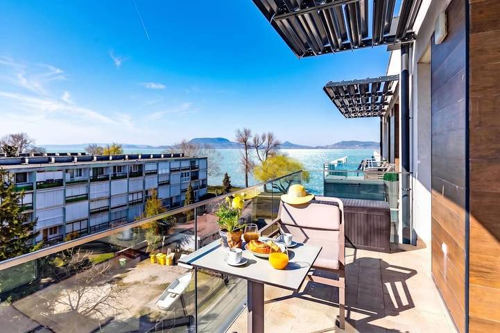 Ferienwohnung für 6 Personen, mit Balkon und Garten sowie Pool in Ungarn
