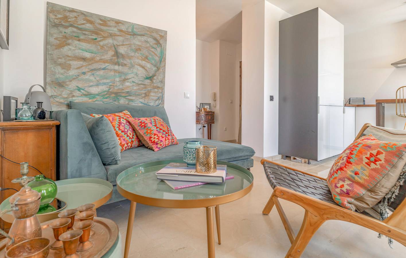Entire holiday apartment, Luxury Apartment with Pool and Terrace, 2.5km to Playas del Duque in Nueva Andalucia Golf Valley, Marbella