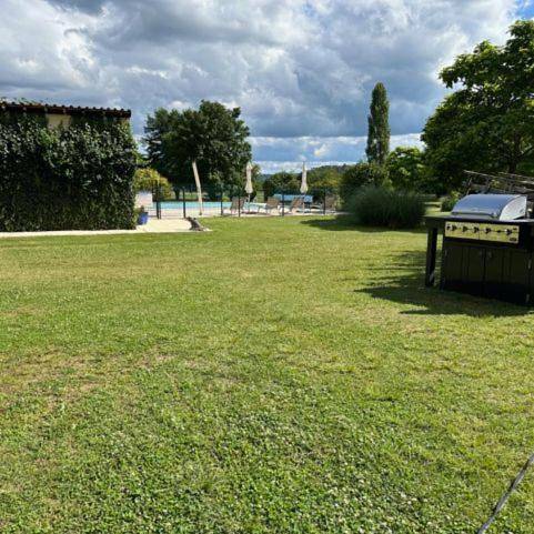 Location de vacances pour 6 personnes, avec terrasse et piscine ainsi que vue et jardin, animaux acceptés à Sainte-Mondane - 2