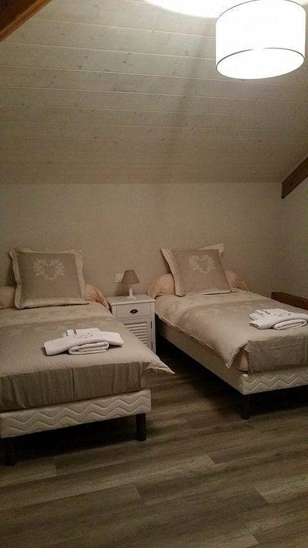 Chambre d’hôte pour 5 personnes, avec vue sur le lac dans le Doubs - 2