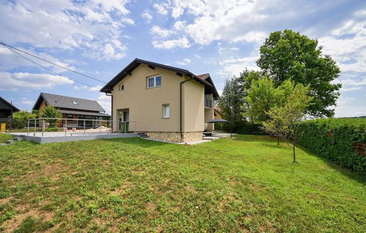 Gemütliche 2-Zimmer-Wohnung mit Terrasse und Grill in der Nähe des Flusses Mrežnica in Karlovac und Umgebung
