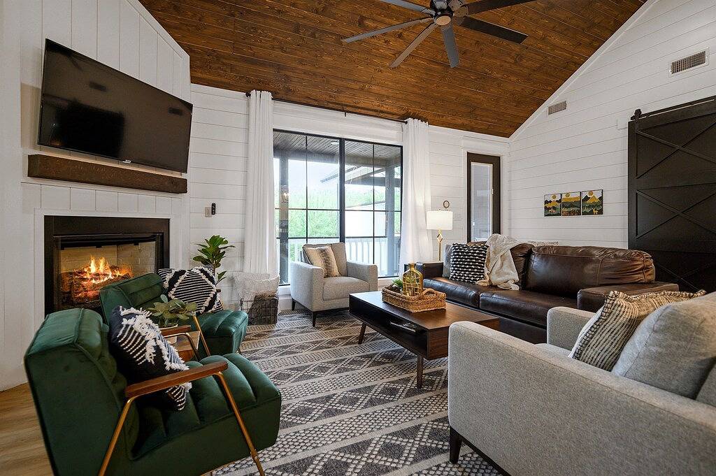 Moonrise Cabin-King Bed+Bunk Nook-Hot Tub-Swings in Broken Bow, Broken Bow Lake