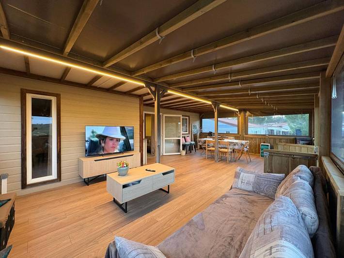 Camping pour 8 personnes, avec Terrasse et Jardin ainsi que Piscine et Vue à Puget-sur-Argens - 4
