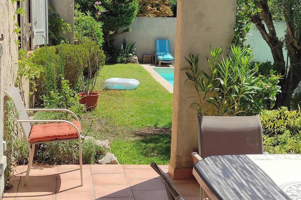 House near village with garden, private pool, air conditioning. in Aix-en-Provence, Aix-en-Provence und Umgebung