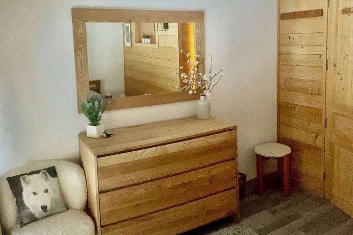 Ganze Wohnung, 2 bedroom apt, balcony facing Mont Blanc, very close to village & Gm ski lift in Argentière, Chamonix