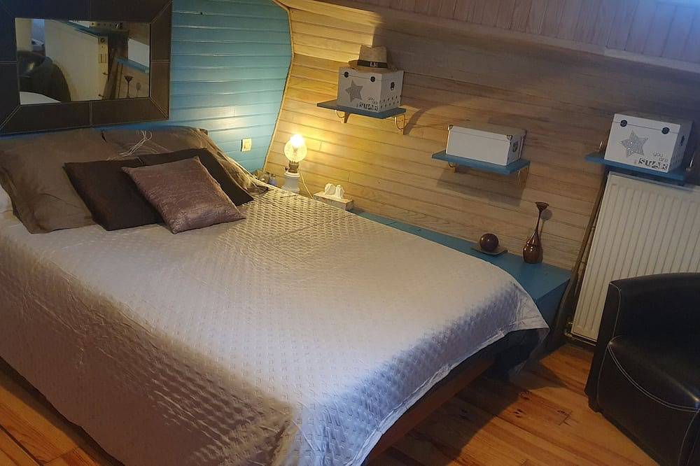 Experience A Bord D'une Peniche Centenaire in Plombières-lès-Dijon, Dijon region