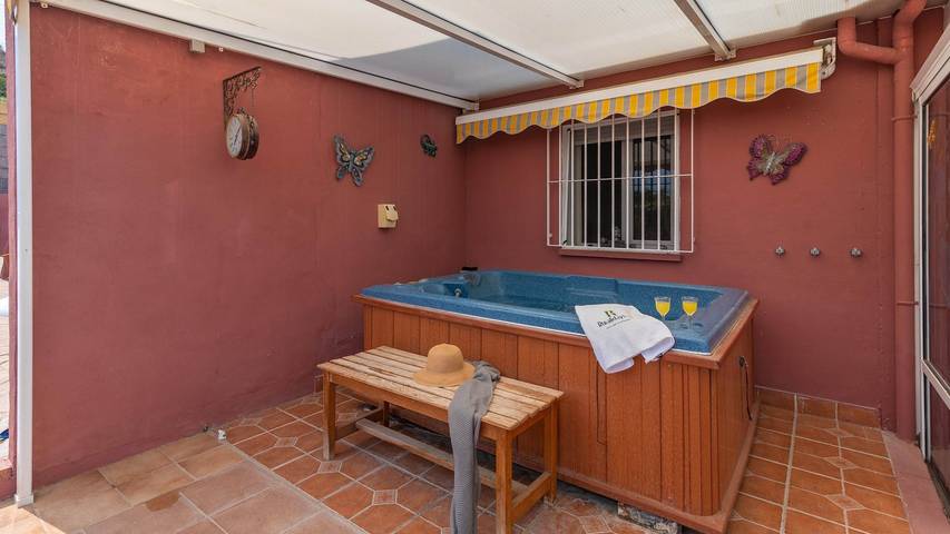 Villa für 4 Personen, mit Balkon/Terrasse und Whirlpool sowie Pool in Torrox - 3
