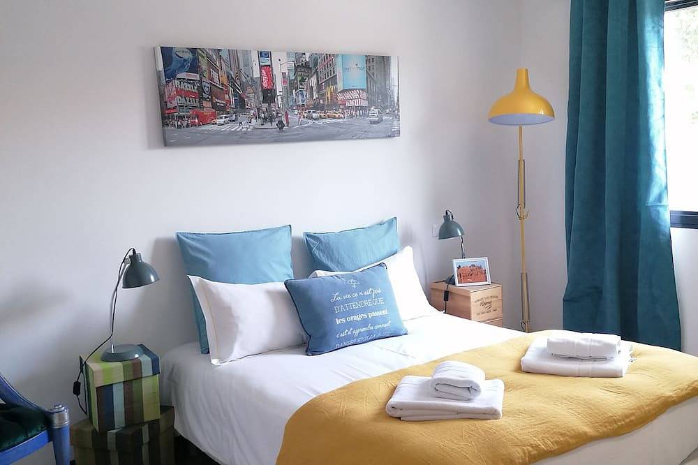 Contemporary house, quiet, with comfortable swimming pool 4 bedrooms in Le Teich, Région d'Arcachon