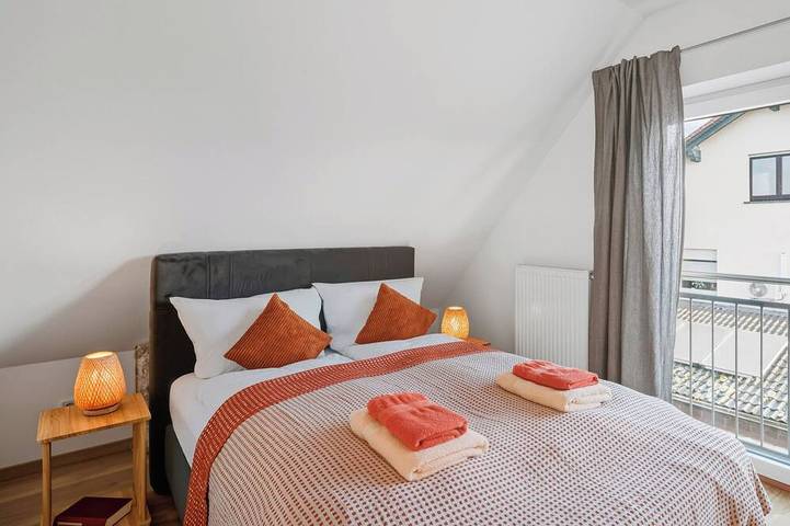 Ganze Wohnung, Komfort küsst Natur Skyline Ferienwohnung Goldbach in Goldbach, Mainviereck