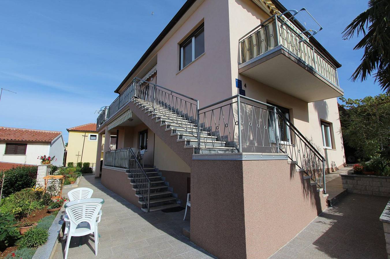 Cijeli apartman, Charmantes Apartment nur 400 Meter zum Strand mit Meerblick, Grillbereich, Klima, Wifi in Rovinj (Istra), Rovinj