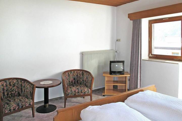 Ganze Wohnung, Herrliche Wohnung für 6 Gäste mit  W-Lan, TV, Balkon und Haustiere erlaubt in St. Valentin auf der Haide, Graun
