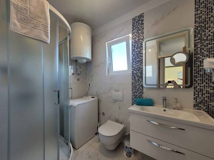 Ganze Ferienwohnung, Ferienwohnung mit Klimaanlage und Wlan in Malinska-Dubašnica, Krk