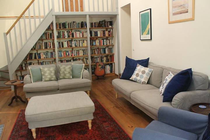 Location de vacances pour 10 personnes, avec terrasse et piscine à Nanteuil-en-Vallée - 4