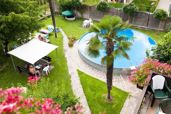 Hotel für 2 Personen, mit Terrasse und Garten sowie Pool und Ausblick in Auer