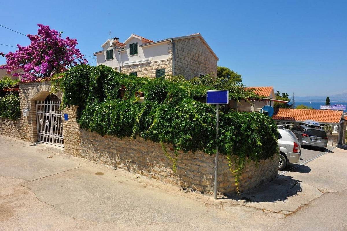 Ganze Wohnung, Studio Appartement mit Terrasse Sutivan, Brac As-16846-b in Sutivan, Brac