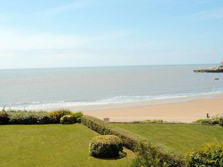 Gîte pour 5 personnes, avec balcon dans Plage du Chay - 3