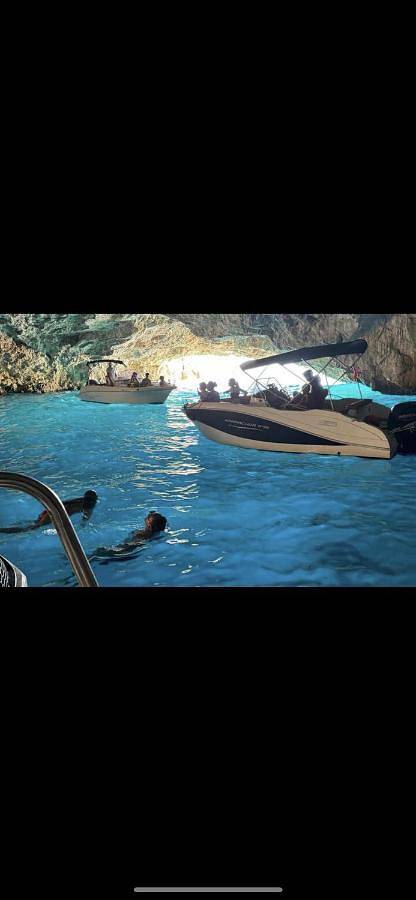 Boot für 13 Personen in Montenegro - 2