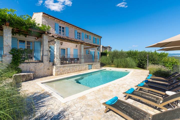 Location de vacances pour 8 personnes, avec piscine à Buzet - 2