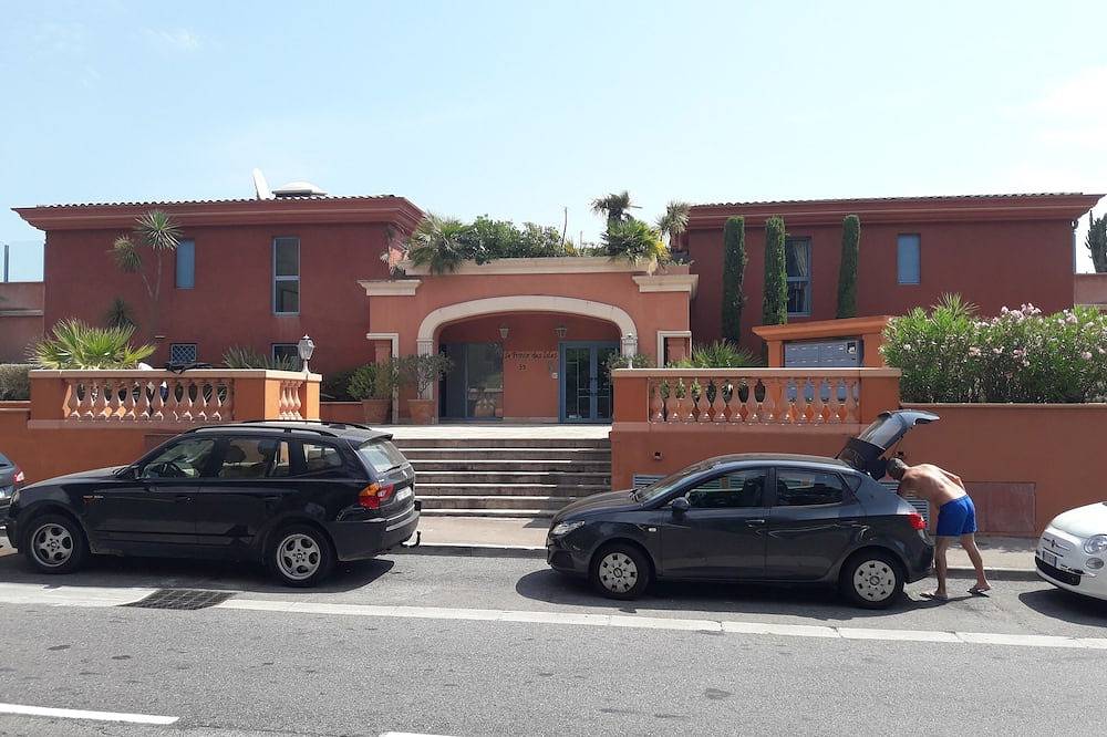 Appartement entier, Theoule sur mer beach apartment in Théoule-sur-Mer, Massif de l'Esterel