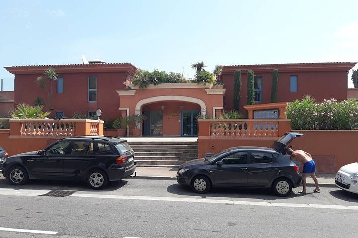 Ganze Wohnung, Studio + alcove on the beach facing Cannes in Théoule-sur-Mer, Massif de l'Esterel