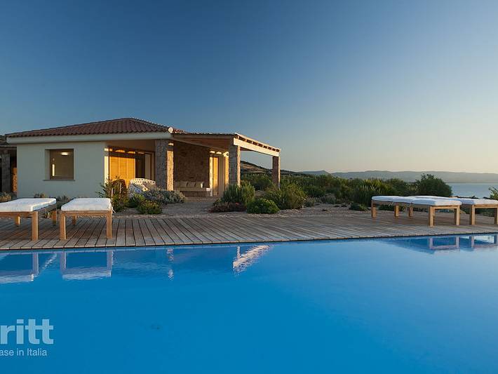 Casa vacanza per 6 persone, con piscina e terrazza nonché balcone/terrazza a Isola Rossa