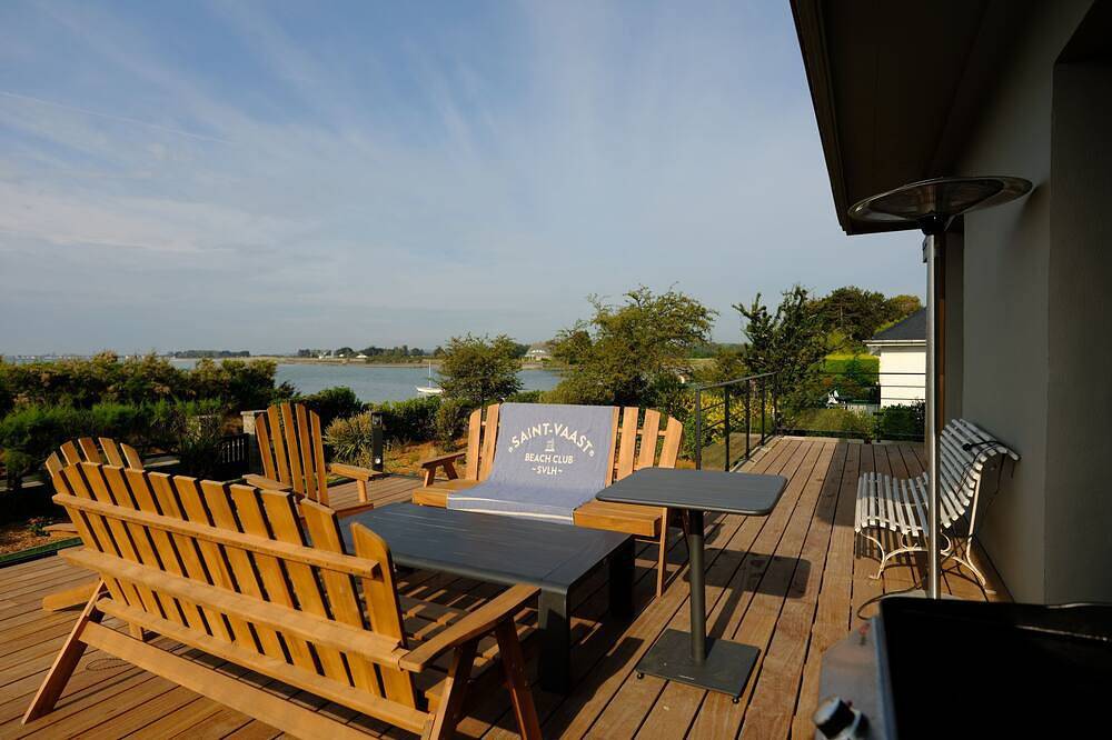 Appartement entier, Appartement vue mer imprenable et accès direct plage in Jonville, Réville