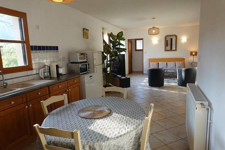 Location de vacances pour 5 personnes, avec Balcon ainsi que Terrasse et Vue à Hèches - 4