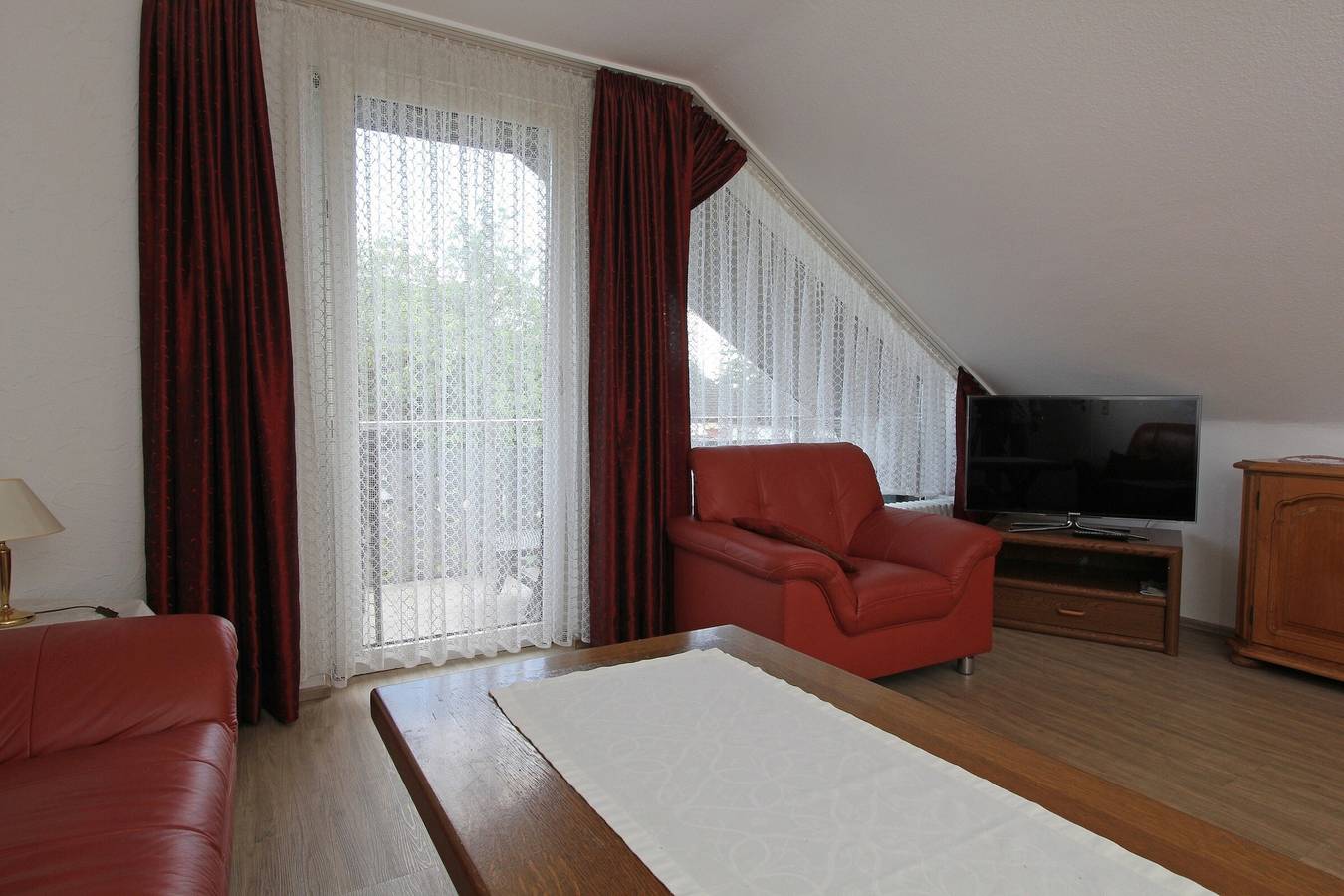 Ganze Wohnung, Ferienwohnung 'Kaiserstuhlblick' mit Balkon und Wi-Fi in Burkheim, Vogtsburg im Kaiserstuhl