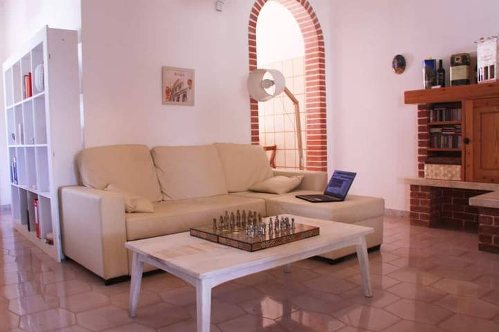 Maison de vacances pour 7 personnes, avec jardin et jacuzzi dans Lizzano