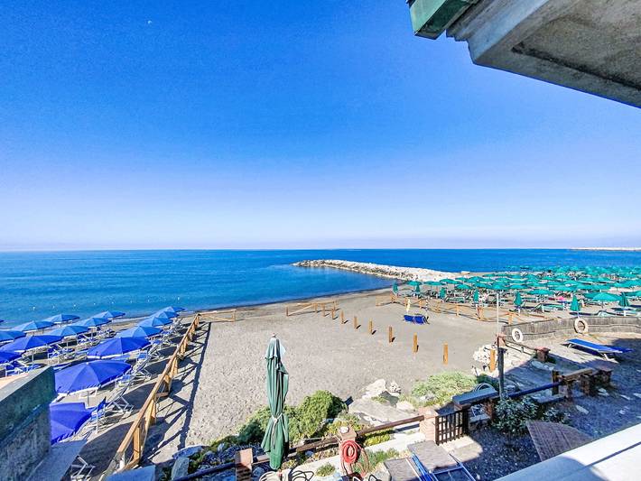 Ferienwohnung für 3 Personen, mit Terrasse und Garten in Cecina