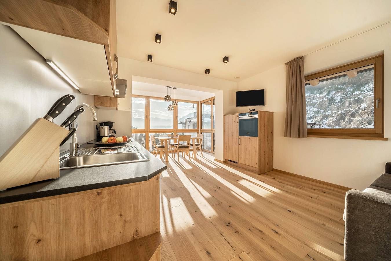 Ganze Wohnung, Freundliche Ferienwohnung "Zirbe im Nockerhof" mit Bergblick, Wlan & Terrasse in Andrian, Nonsberggruppe