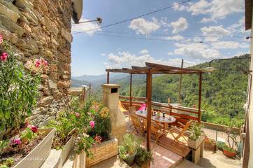 Gîte pour 5 personnes, avec terrasse en Corse