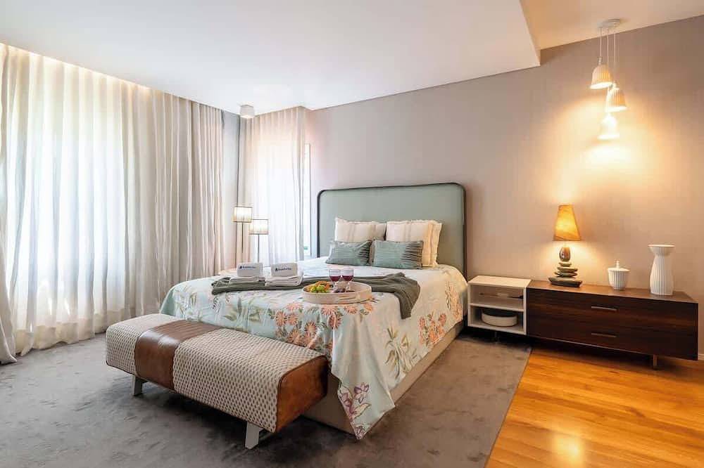 Hostwise - Modern Comfort & Shared Pool in Paredes in Paredes, Distrito de Porto