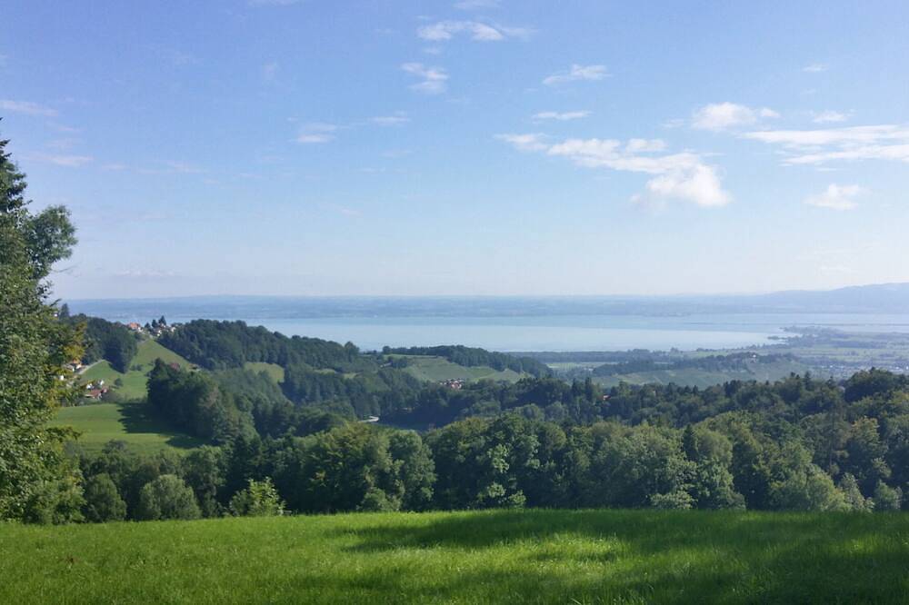 Feel-good semi-detached house with a view of Lake Constance on 3 floors in Vorderland