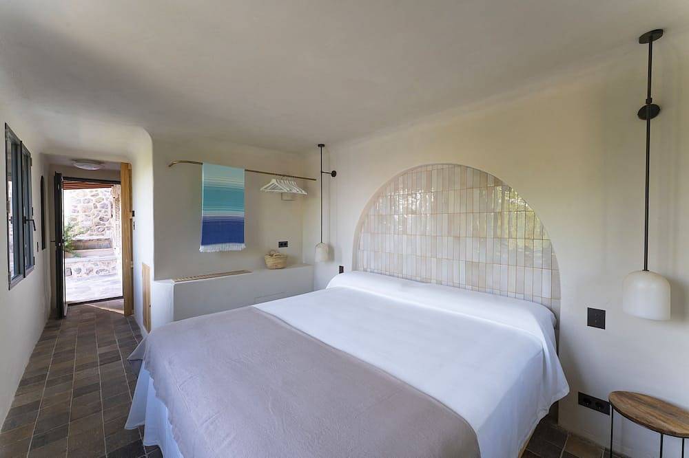 Can Na Julietta, house with private infinity pool and direct access to the sea. in Deià, West Majorca