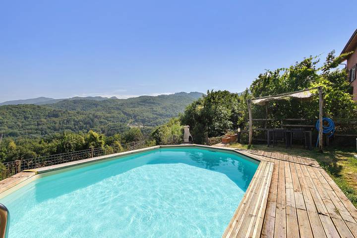 Ferienhaus 'Stanza Comodità Piano Terra' mit Bergblick, Pool und gemeinsamem Garten in Pontremoli, Val di Magra