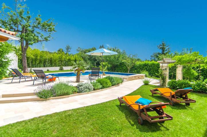 Villa für 8 Personen, mit Pool und Terrasse - 1
