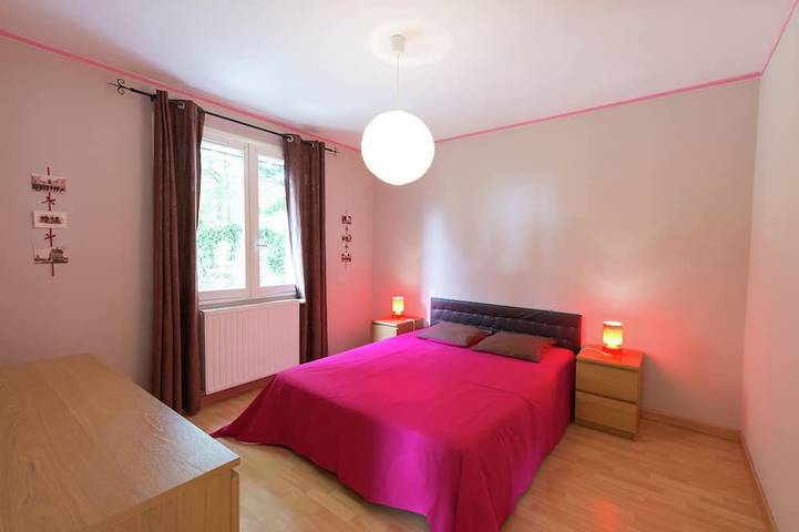 Location de vacances pour 5 personnes, avec terrasse et jardin à Bathernay - 2