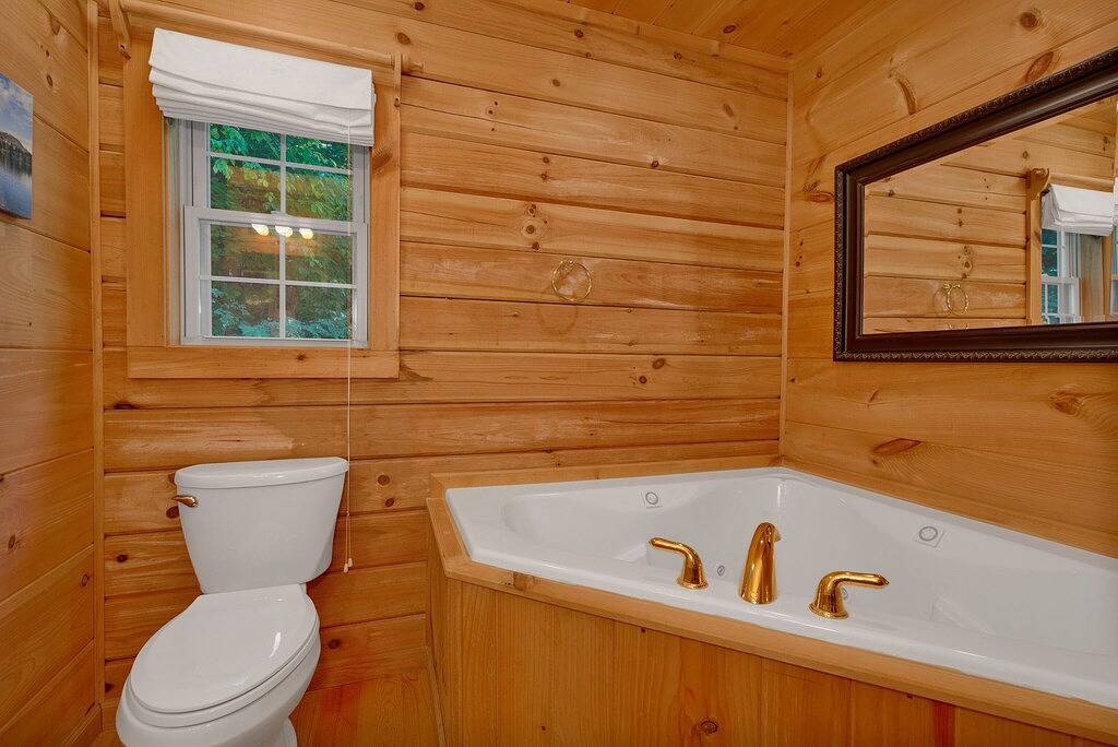 Long Mtn. Views - Covered Porch - Rockers - Fire Pit - Gated - Clean - 5 Stars! in Cataloochee Valley