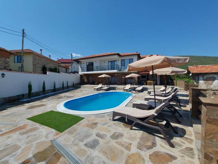 Casa rural para 10 personas, con vistas además de piscina y jardín en Bulgaria