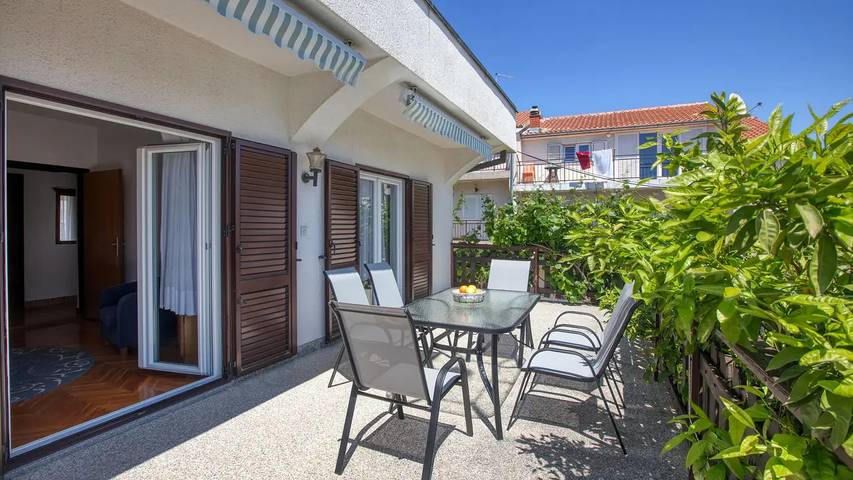 Gîte pour 4 personnes, avec terrasse à Vodice