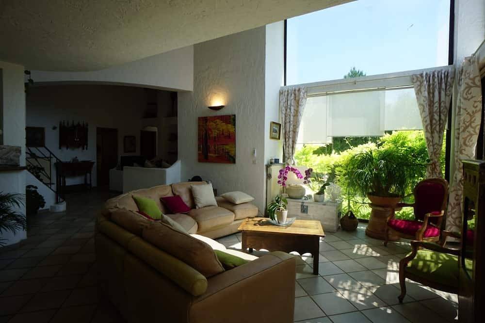 Villa Fleurie sehr schöne Architektenvilla, Schwimmbad, 6 km vom Stadtzentrum entfernt. in Nizza, Nizza und Umgebung