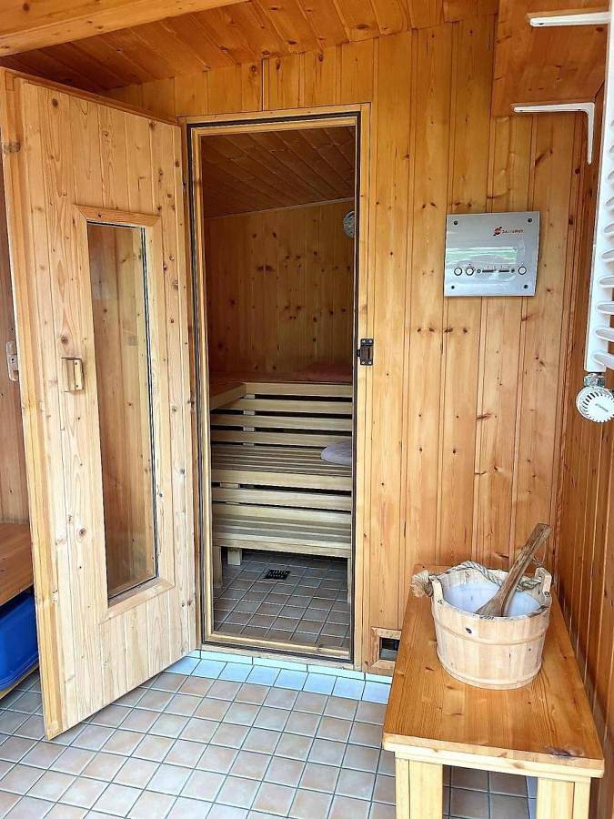 Bellos Ferienbungalow, Hunde willkommen, Sauna, Wlan, eingezäunt, Strandkorb, Zwinger in Neukirchen (Nordfriesland), Nordfriesland