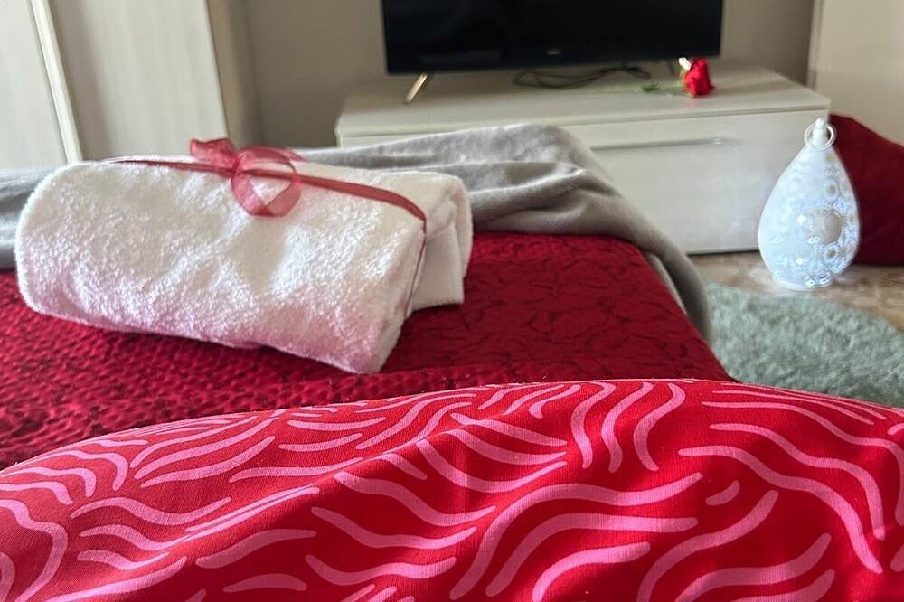 Entire apartment, Elegant and comfortable apartment in the center of Bracciano Terrace with view in Bracciano, Lake Bracciano