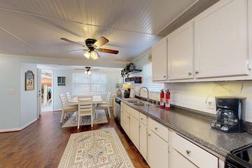 Vacation House for 6 Guests in St. Simons Island, Georgia, Picture 2